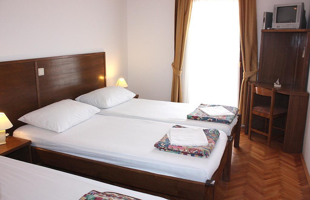 Mb Bed&Breakfast Pag Town Quarto foto