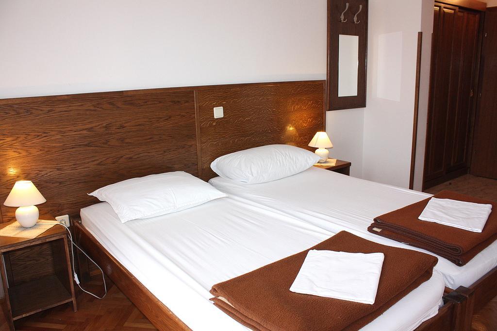 Mb Bed&Breakfast Pag Town Quarto foto