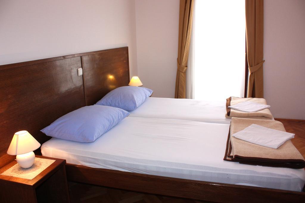 Mb Bed&Breakfast Pag Town Quarto foto