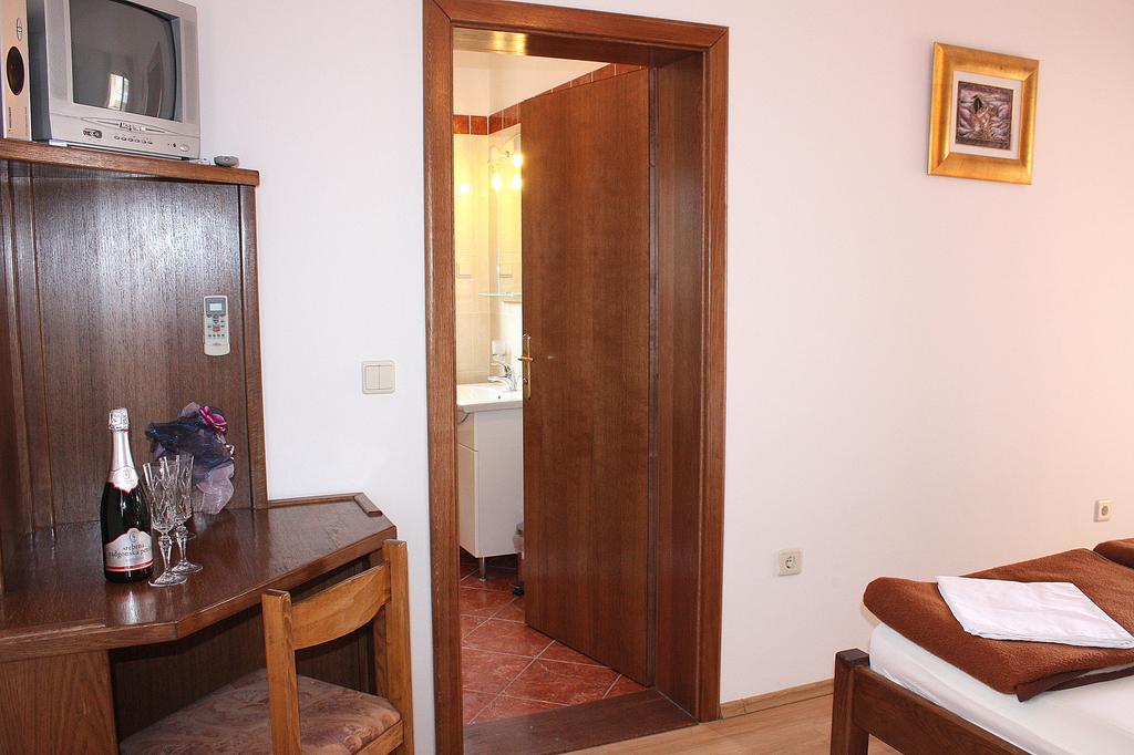 Mb Bed&Breakfast Pag Town Quarto foto