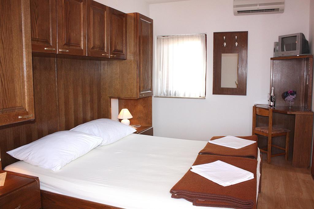 Mb Bed&Breakfast Pag Town Quarto foto